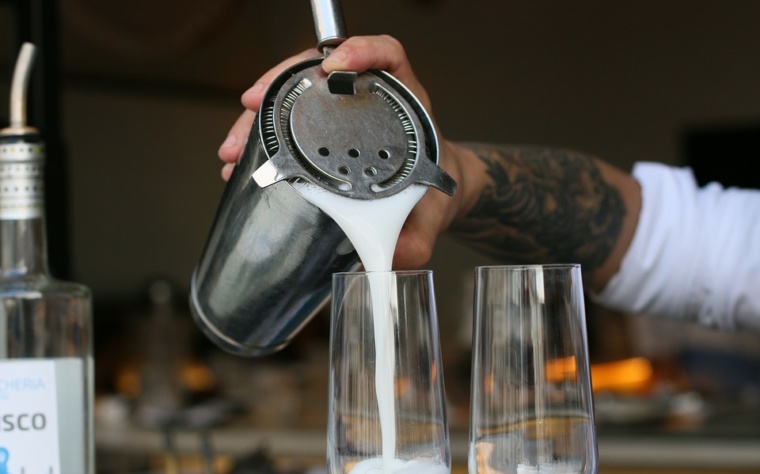 Réalisation de cocktails en atelier pour le cqp barman barman académie Lyon région Auvergne Rhône-Alpes